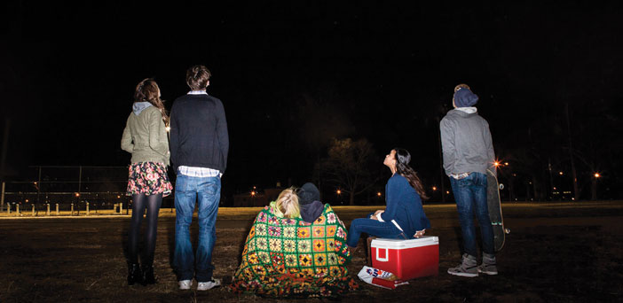 Η Paramount Insurge Απέκτησε Το "We All Looked Up"