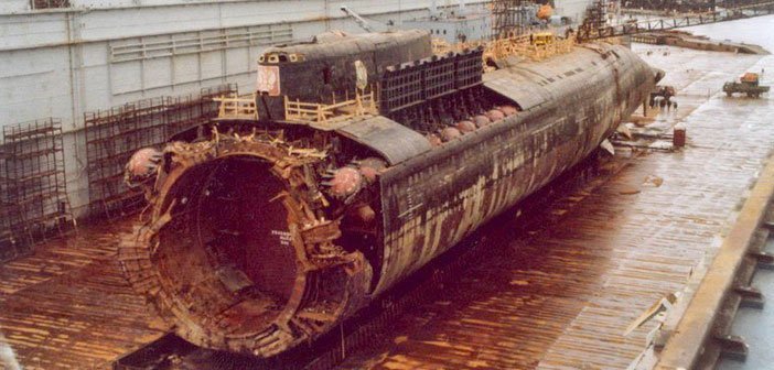 Το ναυάγιο του K-141 Kursk στο λιμάνι του Roslyakovo.