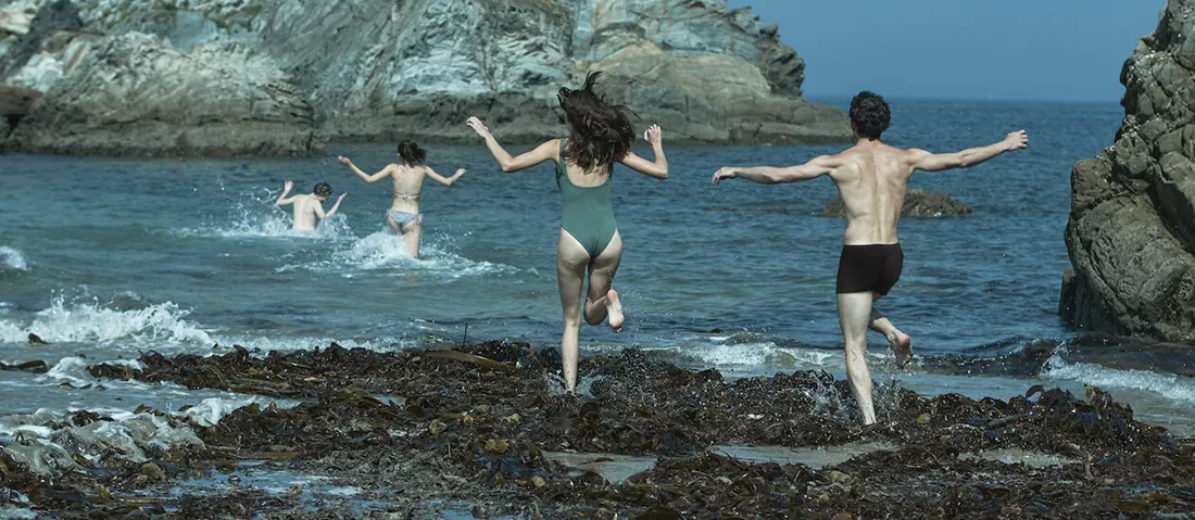 Trailer Από Το Μεταφυσικό Θρίλερ "The Girl in the Mirror"