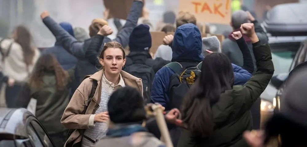 Trailer Από Τη Μίνι Σειρά “Families Like Ours” Trailer Από Τη Μίνι Σειρά "Families Like Ours"