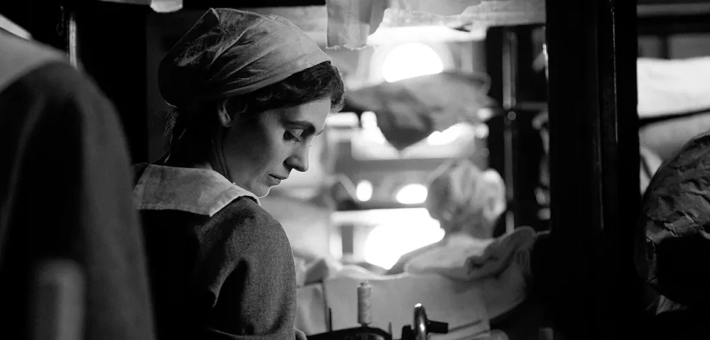 Trailer Από Το Δραματικό “The Girl with the Needle” Trailer Από Το Δραματικό "The Girl with the Needle"